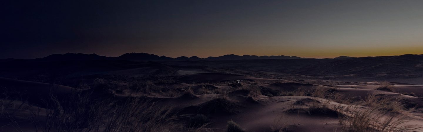 Paisaje con fondo de montañas